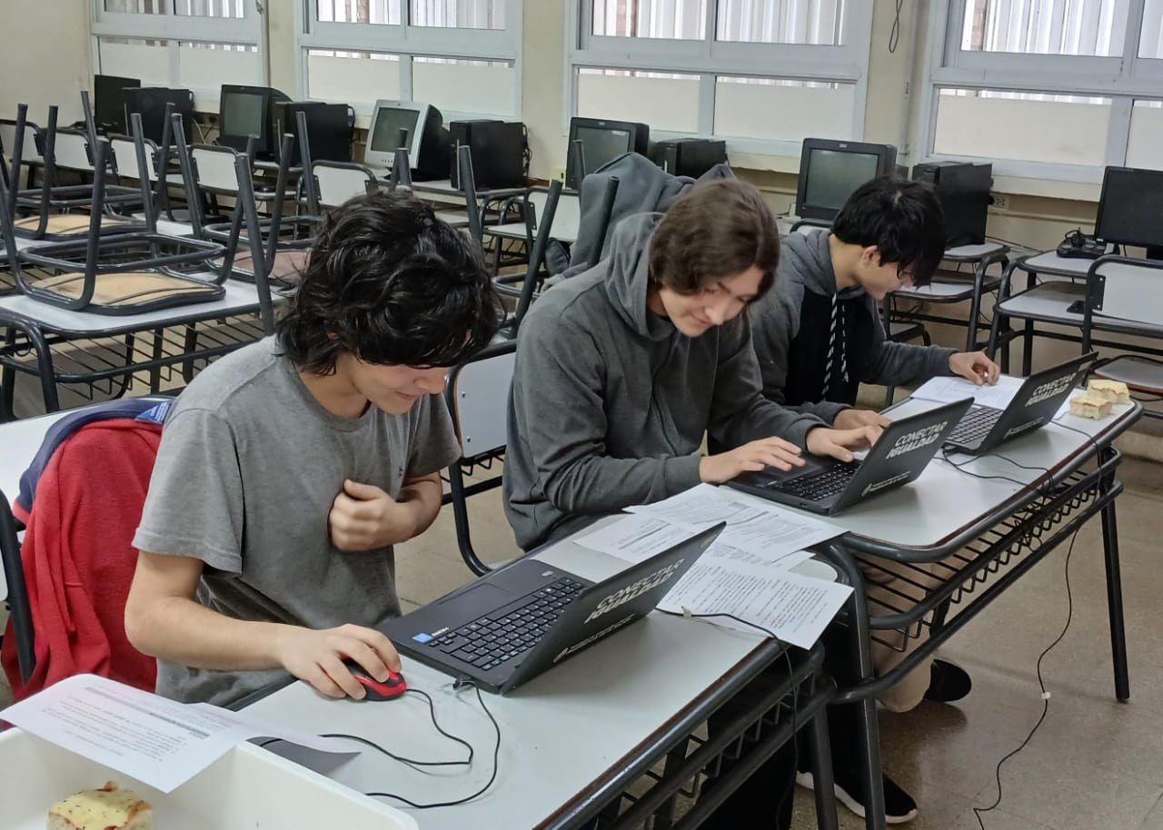 Nuestros estudiantes en la final nacional de la OIA!